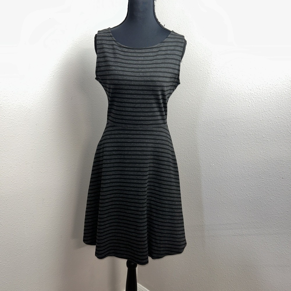 Gilli Audrey Fit to‎ Flare Dress Women's Medium Black & Gray Stripe Cross Back